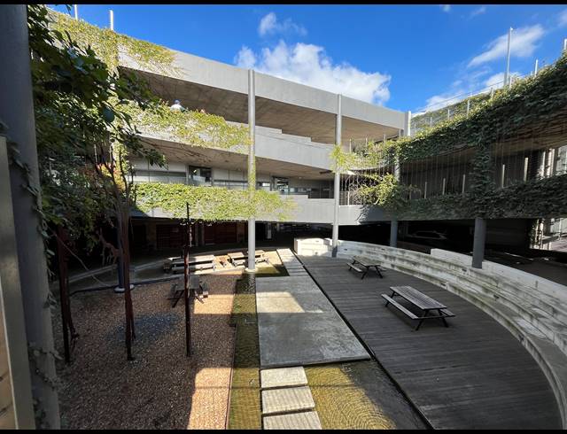 175M² BUSINESS TO LET IN PAARDEN EILAND
